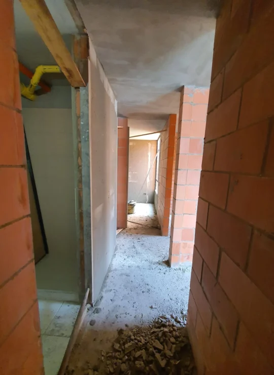 Apartamento en obra gris